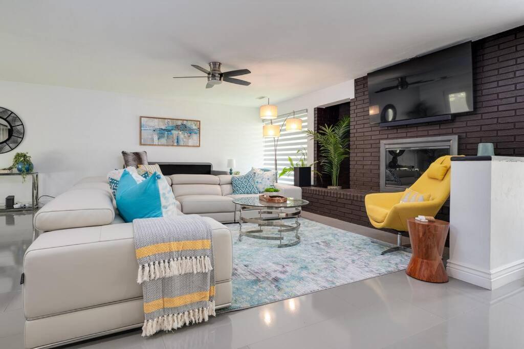Uf Sunshine House - Patio & Bbq - Chef Kitchen - Ev Car Station - Upscale Neighborhood! Villa Gainesville Bagian luar foto